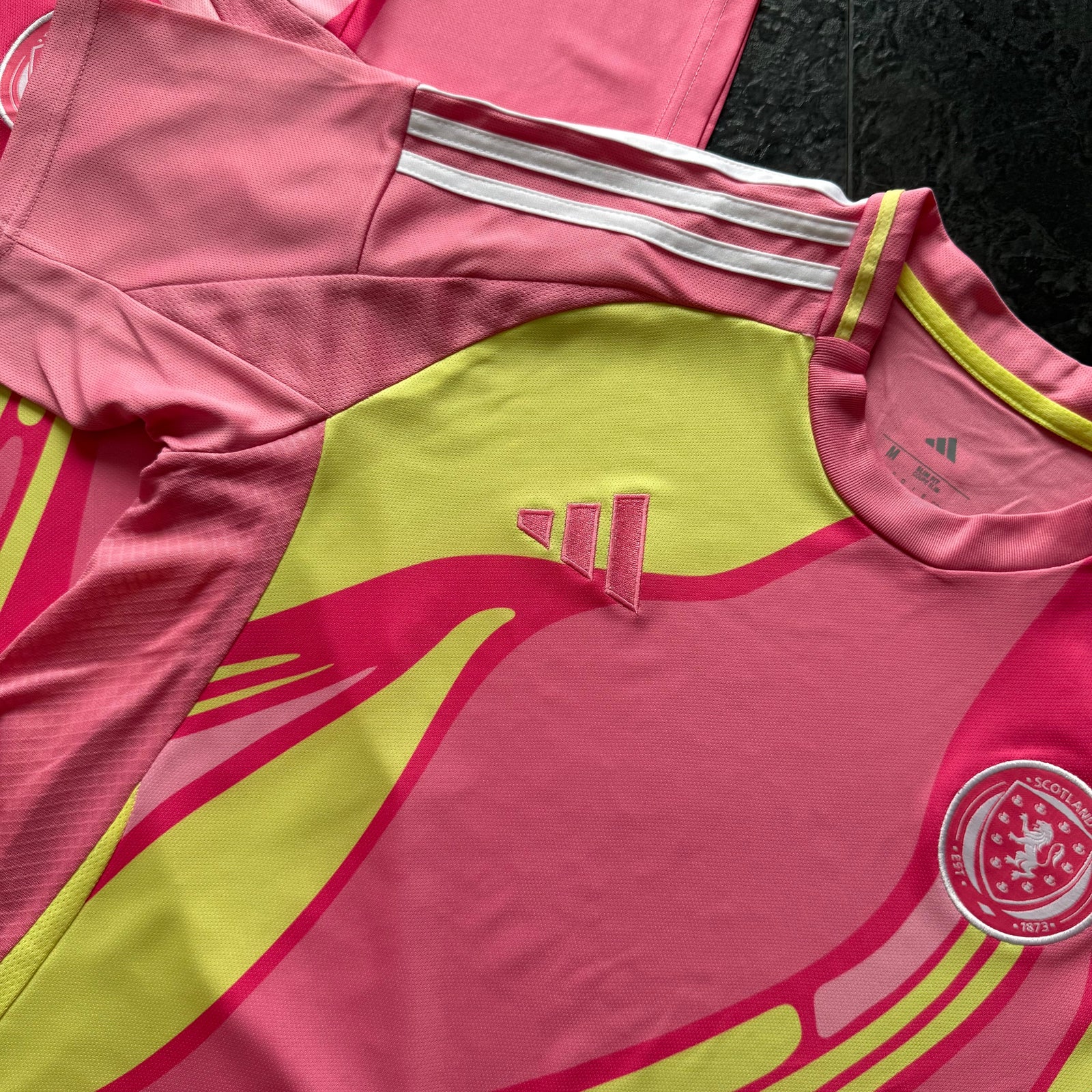 Écosse – Maillot Extérieur ( Féminine ) 2025/26 – Rose